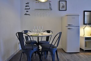 Dining - The Navgl, downtown Milan! (Milano)