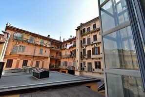 Exterior - The Navgl, downtown Milan! (Milano)