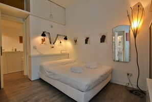 1 bedroom, desk, iron/ironing board, free WiFi - The Navgl, downtown Milan! (Milano)