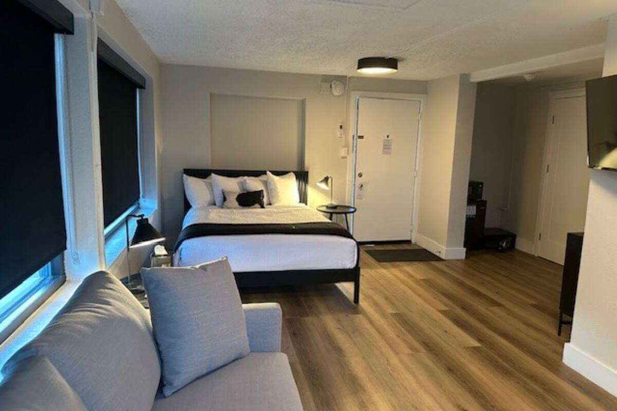 Surmatelas, coffres-forts dans les chambres, draps fournis