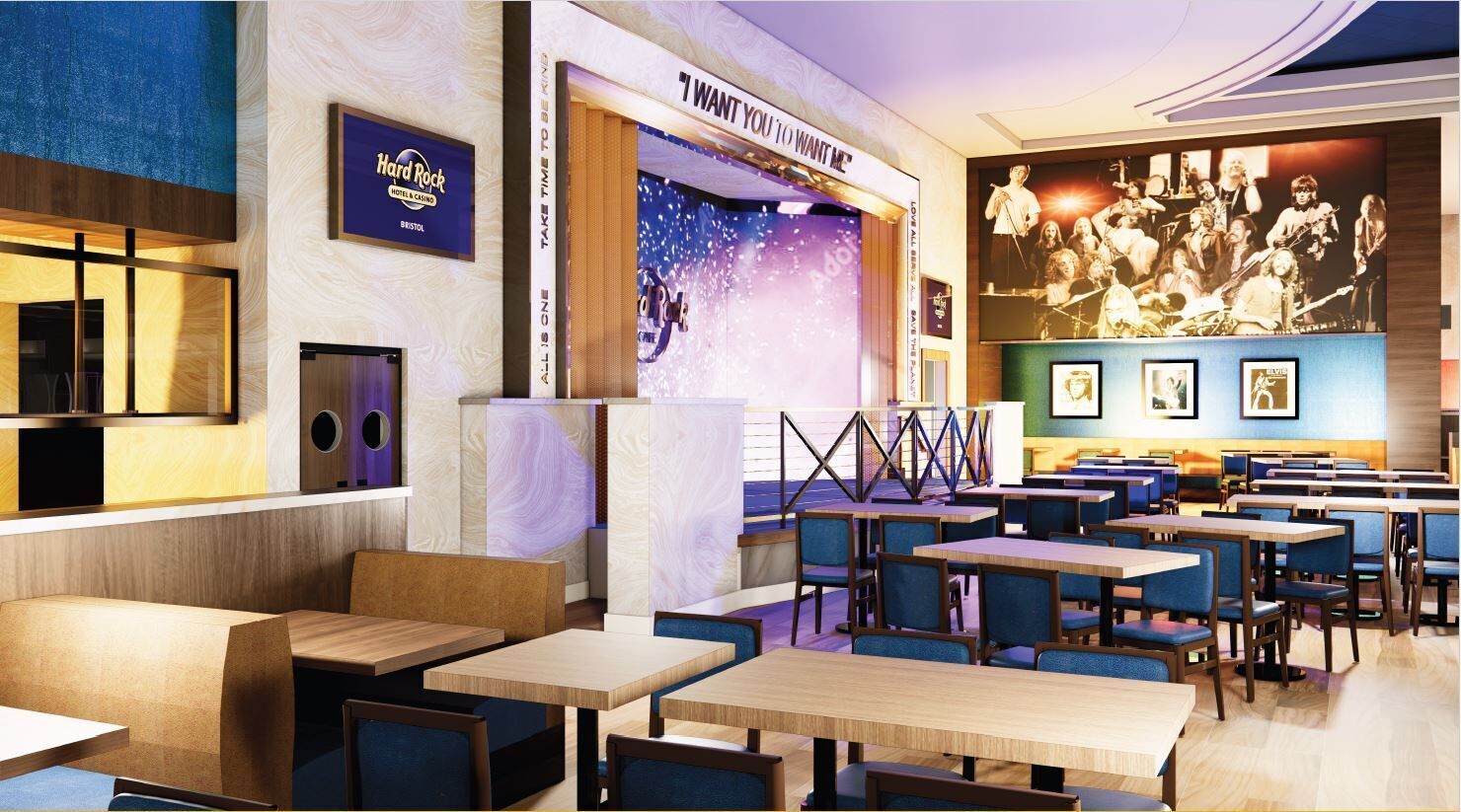 Een restaurant met een podium, tafels en stoelen.