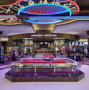 3 bar/lounge