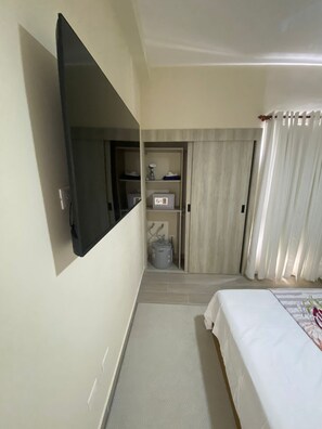 1 bedroom, in-room safe, iron/ironing board, free WiFi