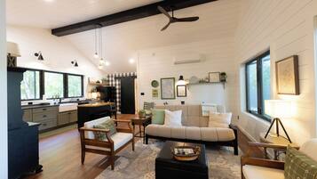 Smart-TV, DVD-Player, Bücher, Videothek