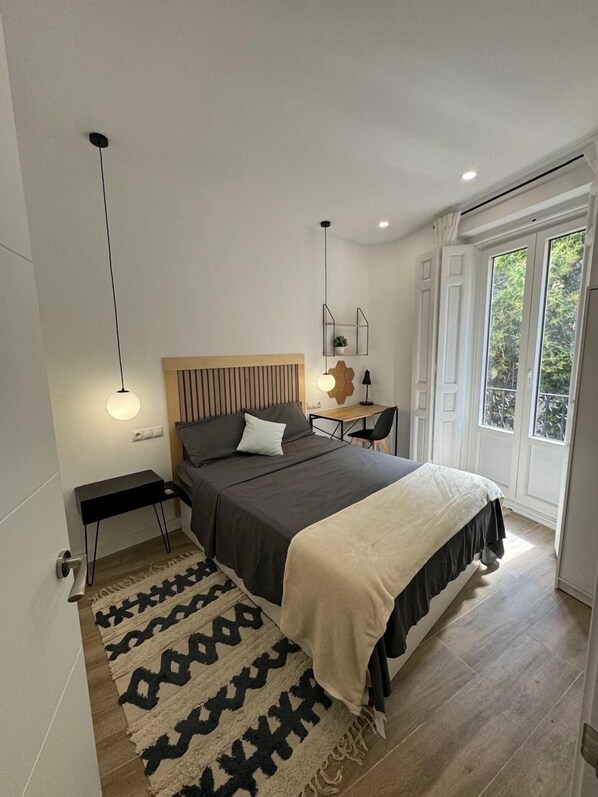 Business Double Room, City View | Individually decorated, individually furnished, desk, laptop workspace - Plaza mayor (Madrid)