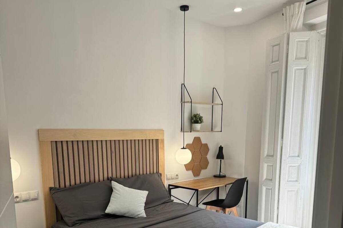 Business Double Room, City View | Desk, laptop workspace, WiFi (free), individually decorated