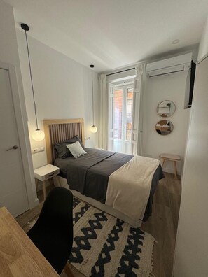 Business Double Room, City View | Individually decorated, individually furnished, desk, laptop workspace - Plaza mayor (Madrid)