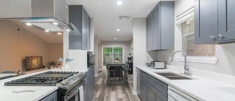 Refrigerador, microondas, horno, placa de cocina