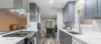 Newly furnished 1 story + Office Desk in Woodlands