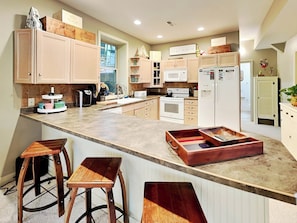 House (4 Bedrooms) | Property amenity - Acorn Cottage by Taylor Made Deep Creek (Oakland)