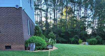 New! Clean, comfortable studio apartment. Close to Charlotte.