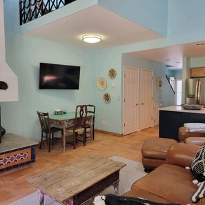 Interior - Cozy Condo for 6 with wooded back patio & grill. 1 mile to town square. (Cloudcroft)