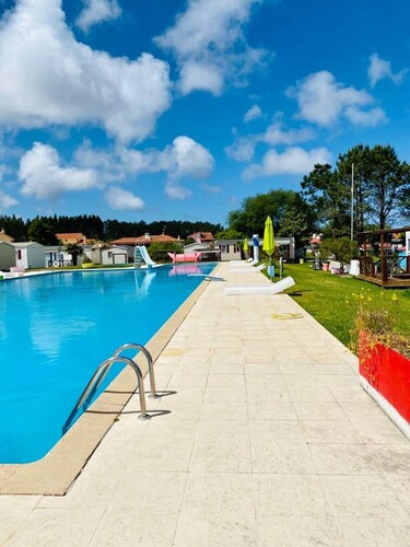 Um Bungalow Aconchegante e Pergolado Proximo a Piscina e Muito Verde
