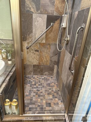 Jetted tub, hair dryer, towels, soap - Delightful and Beautiful Home and Garden (Citrus Heights)