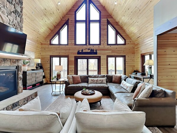 House (6 Bedrooms) | Front of property - Falcon's Landing by Taylor Made Deep Creek (McHenry)