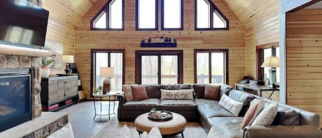 House (6 Bedrooms) | Living area