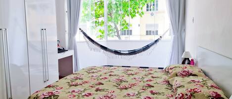 4 chambres, fer et planche à repasser, Wi-Fi, draps fournis