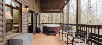Timber Pines at Red River Gorge :1bd/1bth + loft KING beds, Hot Tub & Fire-pit