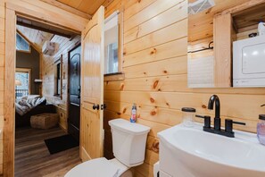 シャワー、ヘアドライヤー、タオル、石鹸