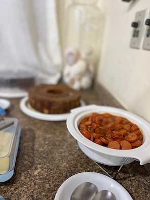 Free daily buffet breakfast - Pousada Sanhaço (Angra dos Reis)