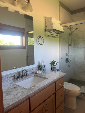 Shower - Quail Run Mountain View Cottage! (Jacksonville)