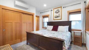 3 bedrooms, desk, iron/ironing board, free WiFi