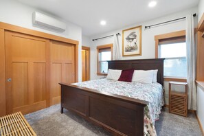 3 slaapkamers, een bureau, een strijkplank/strijkijzer, gratis wifi