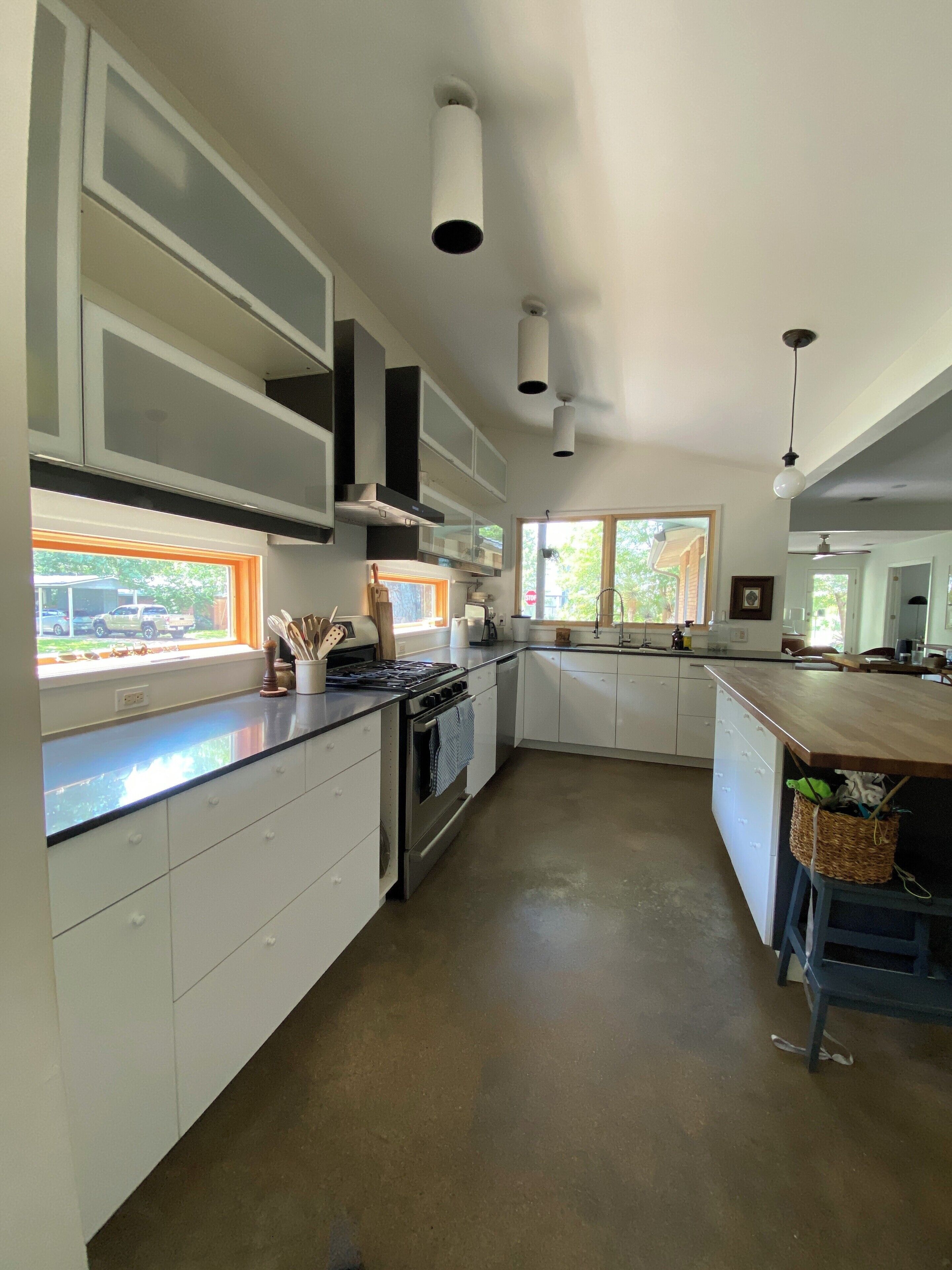 Fridge, oven, stovetop, dishwasher