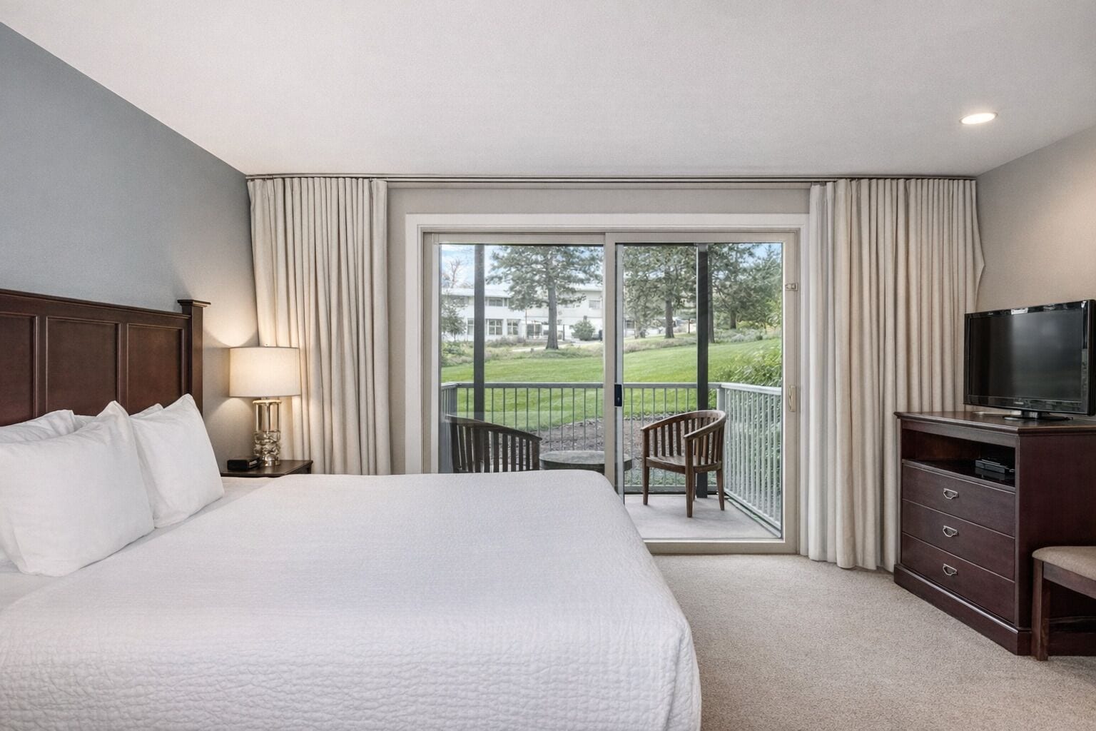 Habitación, 1 cama de matrimonio grande, no fumadores, vistas al mar | Escritorio, camas supletorias gratuitas, wifi gratis y ropa de cama