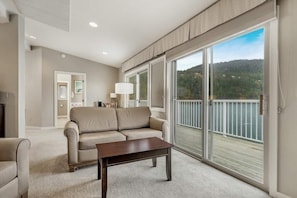 Exclusive Suite, 1 King Bed, Non Smoking, Sea View | Living area | Fireplace