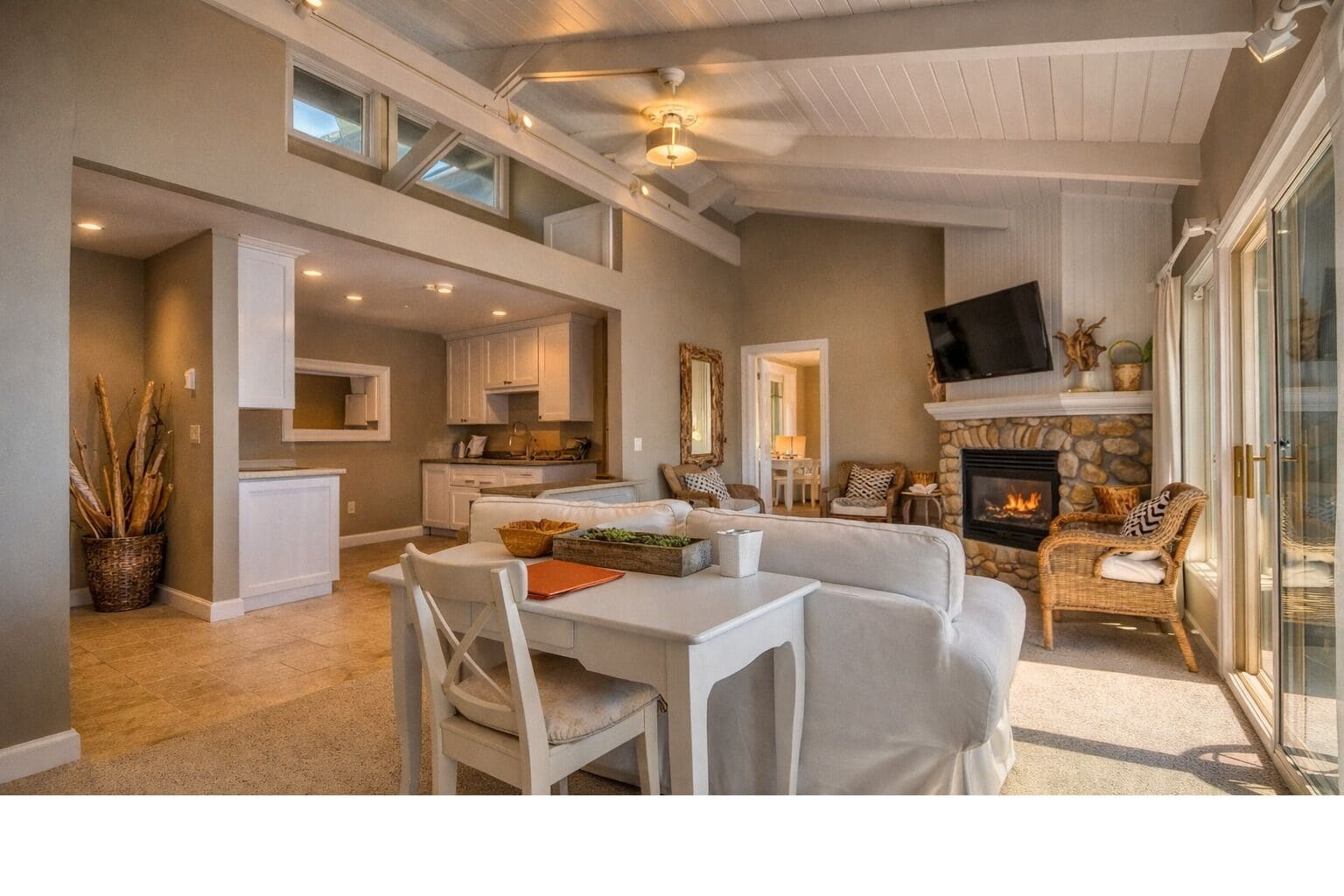 Deluxe Suite, 2 Bedrooms, Kitchen, Partial Ocean View | Living room | 40-inch Smart TV with digital channels