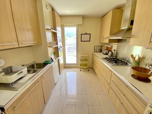 Køleskab, mikrobølgeovn, ovn, opvaskemaskine