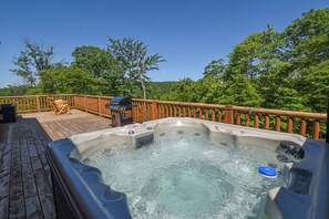 Outdoor spa tub - 6BR New Build, Hot Tub, Fire Pit, Mtn. Views (McHenry)