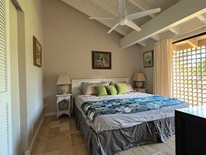 2 bedrooms, desk, WiFi