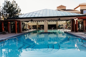 Innenpool, beheizter Pool