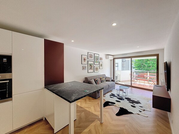 Interior - Henri Camille Real Estate- Palm Beach -Premium one bedroom with big terrace (Cannes)