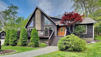 House (3 Bedrooms) | Exterior