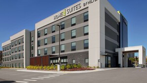 Un moderno edificio de hotel con el letrero 