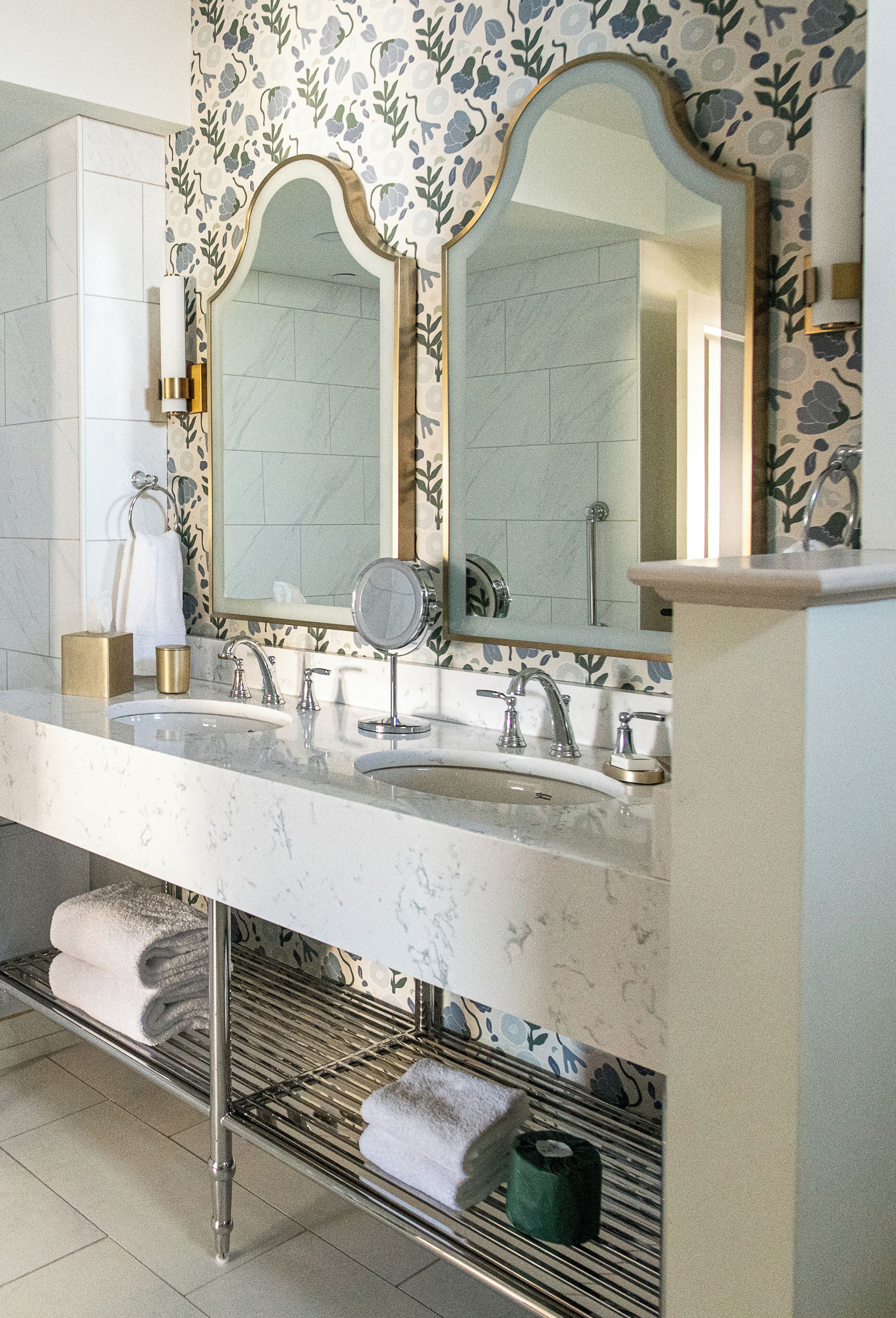 Room, 1 King Bed | Bathroom | Jetted bath, designer toiletries, hair dryer, towels
