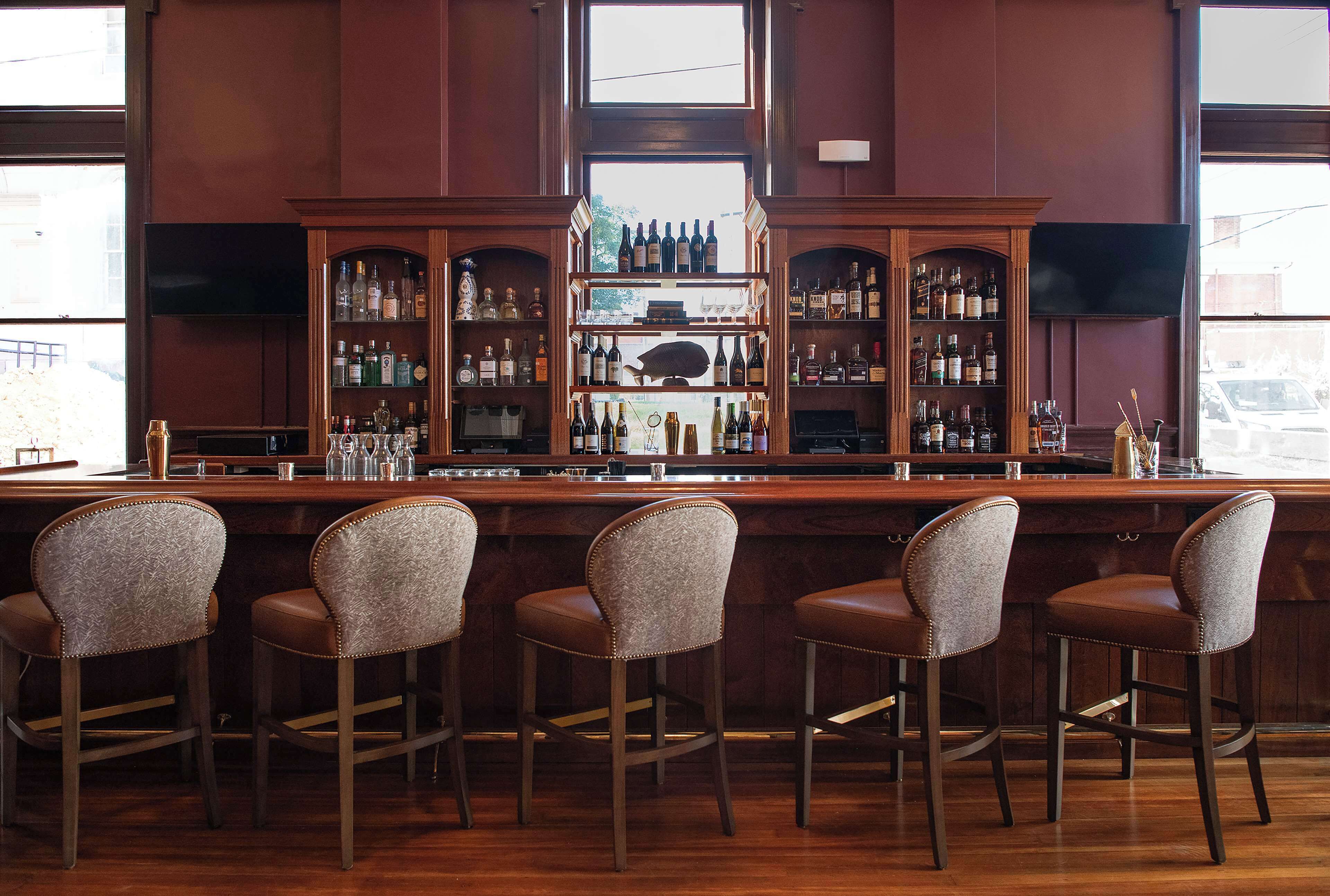 Bar (trong khuôn viên)