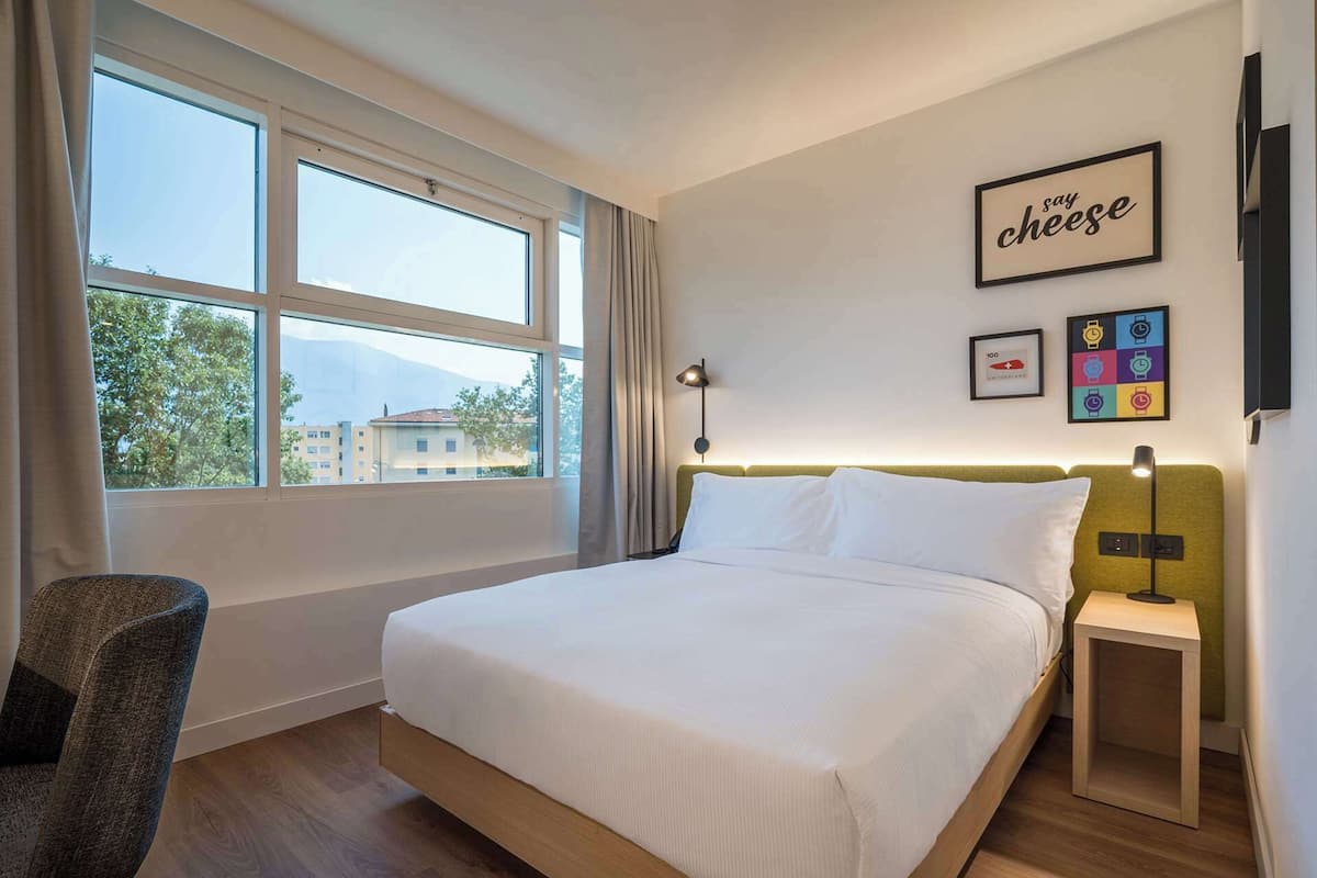In-room safe, free WiFi