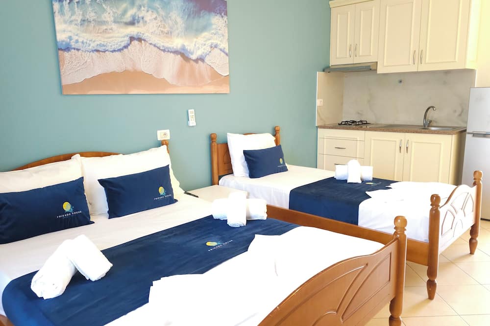 Friends House - Borsh Hotel