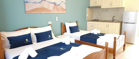 Standard Room, 1 Bedroom, Kitchenette, Courtyard View | Free WiFi, bed sheets