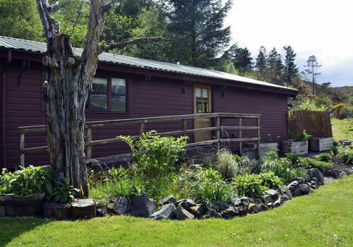 Secluded self-Catering chalet near Plockton and the Isle of Skye, well equipped and dog friendly.