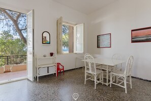 Dining - Beachside Apartments - Vista (Torre Grande)