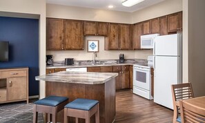 Fridge, microwave, stovetop, coffee/tea maker - WorldMark Solvang - 3 Bedroom Accessible (Solvang)