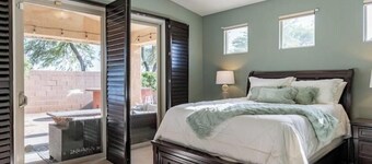 Elegant desert getaway. 4 bedroom 2.5 bath. Sleeps 8. Heated pool. Outdoor BBQ.