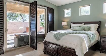 Elegant desert getaway. 4 bedroom 2.5 bath. Sleeps 8. Heated pool. Outdoor BBQ.