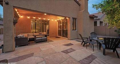 Elegant desert getaway. 4 bedroom 2.5 bath. Sleeps 8. Heated pool. Outdoor BBQ.
