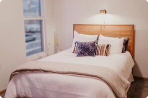 2 bedrooms, iron/ironing board, travel cot, free WiFi - 100 N Third • Cozy Downtown Apartment • Pet friendly! (Marquette)